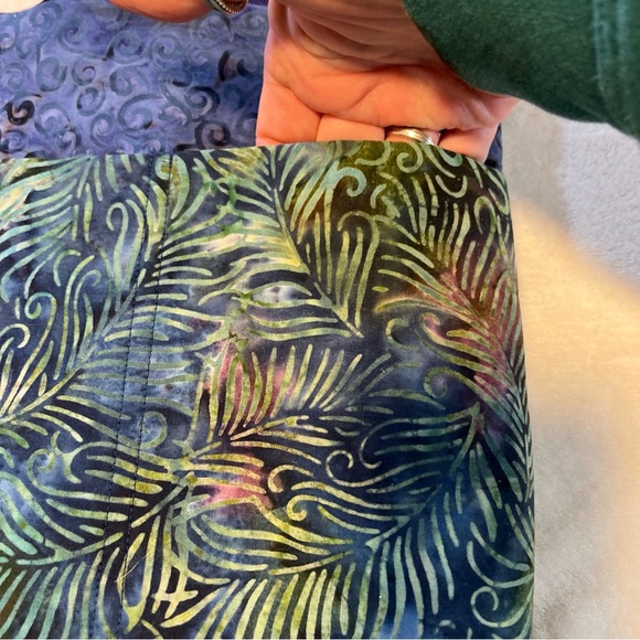 Blue and green Women’s quilted Crossbody bag - Picture 4 of 6